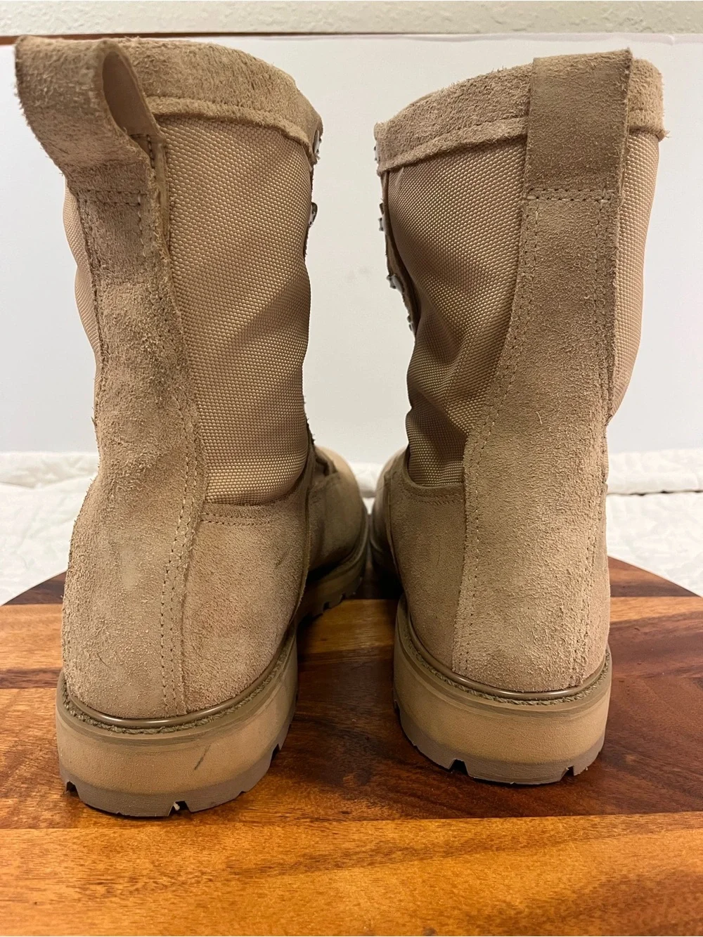 Bates Men’s Tactical Desert Tan Suede Boots 12w clean EUC Vibram sole